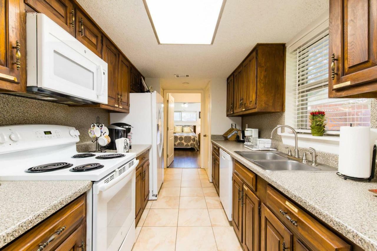 Oasis Near Dfw Airport With Mediterranean Setting Ървинг Екстериор снимка
